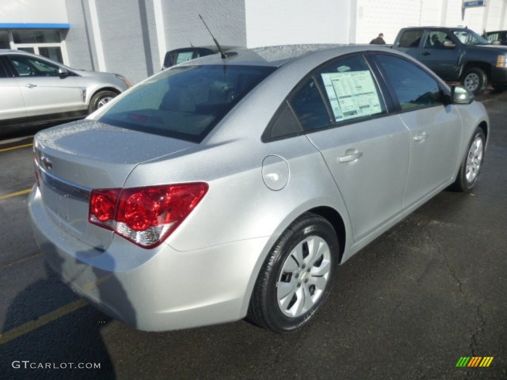 2013 Cruze LS - Silver Ice Metallic / Jet Black/Medium Titanium photo #6