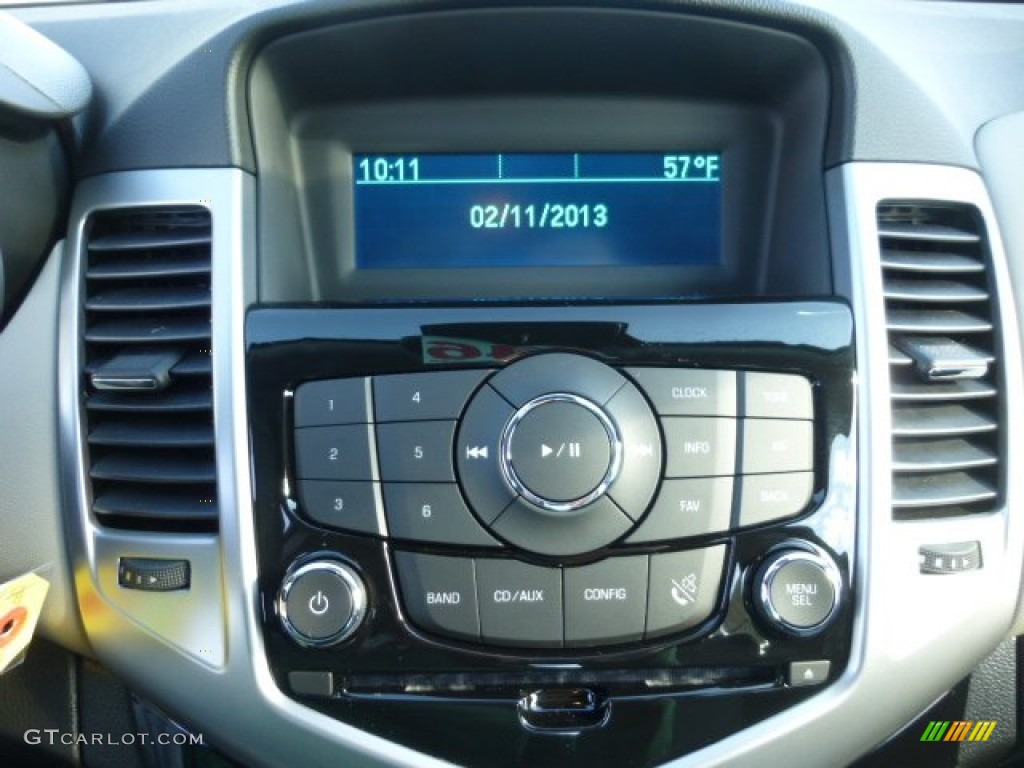 2013 Chevrolet Cruze LS Controls Photo #77095984
