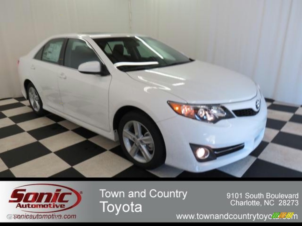 2013 Camry SE - Super White / Black photo #1