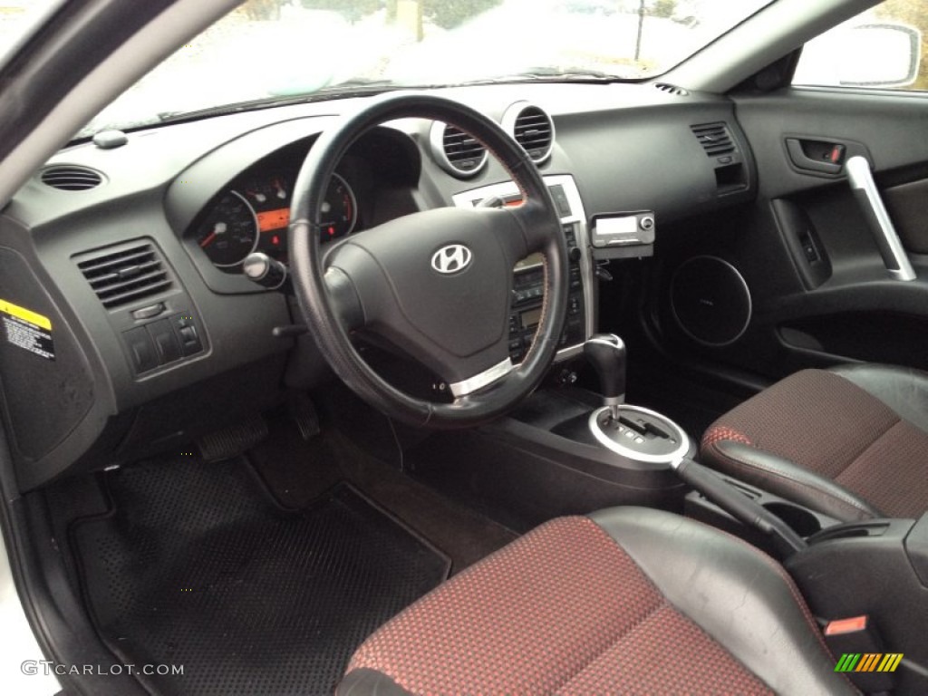 Black/Red Interior 2006 Hyundai Tiburon GT Photo #77099069