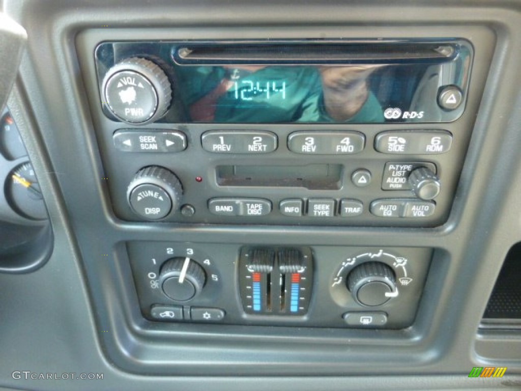 2003 Suburban 1500 LS 4x4 - Black / Gray/Dark Charcoal photo #14