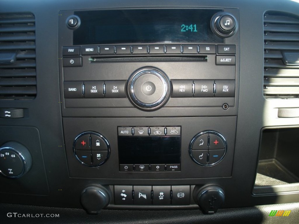 2012 Chevrolet Silverado 3500HD LT Crew Cab 4x4 Controls Photo #77102591