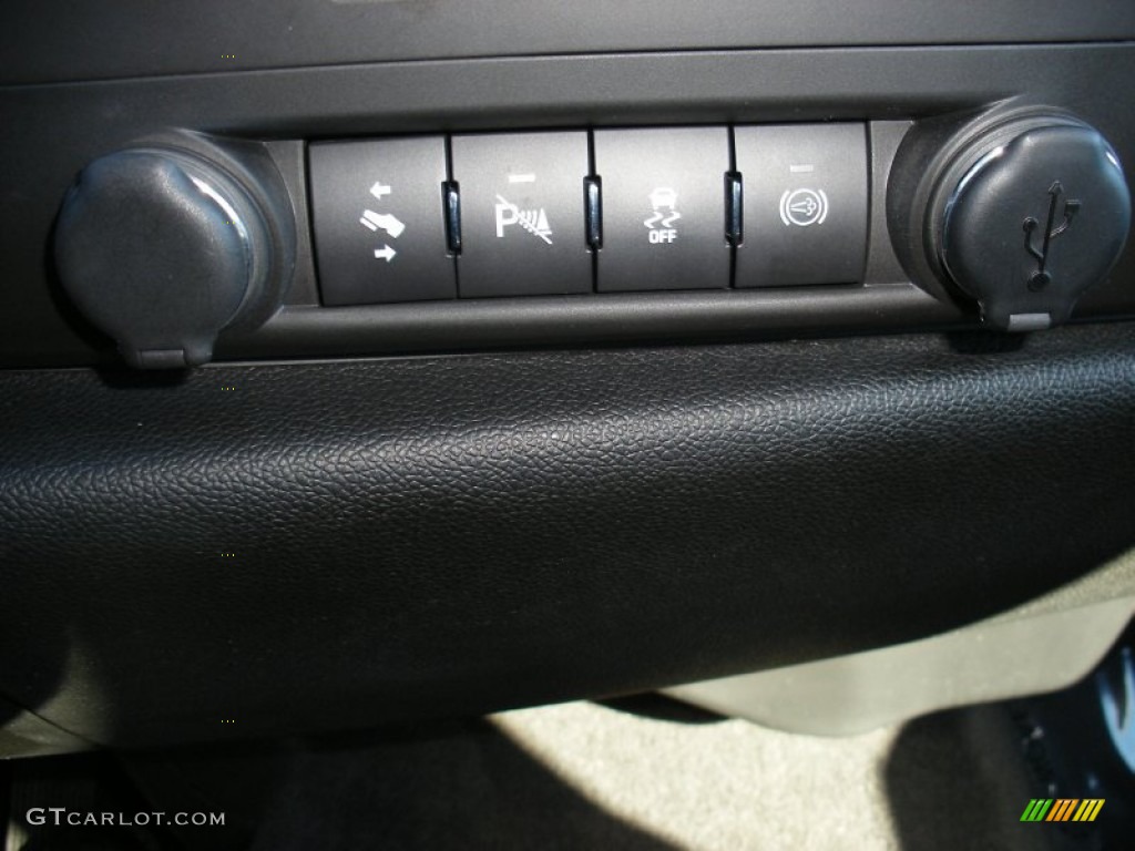 2012 Chevrolet Silverado 3500HD LT Crew Cab 4x4 Controls Photo #77102607