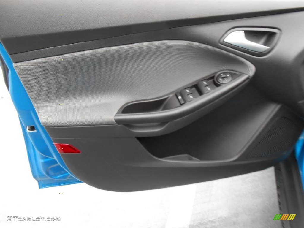 2013 Focus SE Hatchback - Blue Candy / Charcoal Black photo #20