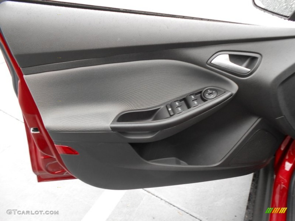 2013 Ford Focus SE Hatchback Charcoal Black Door Panel Photo #77104445