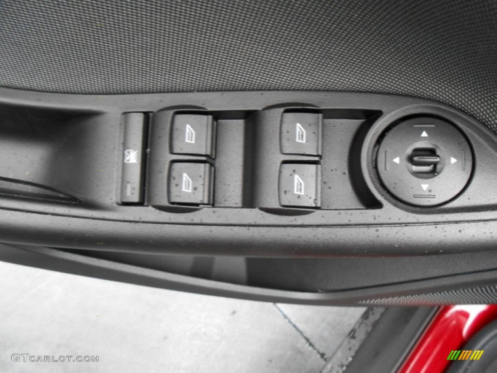 2013 Ford Focus SE Hatchback Controls Photo #77104453