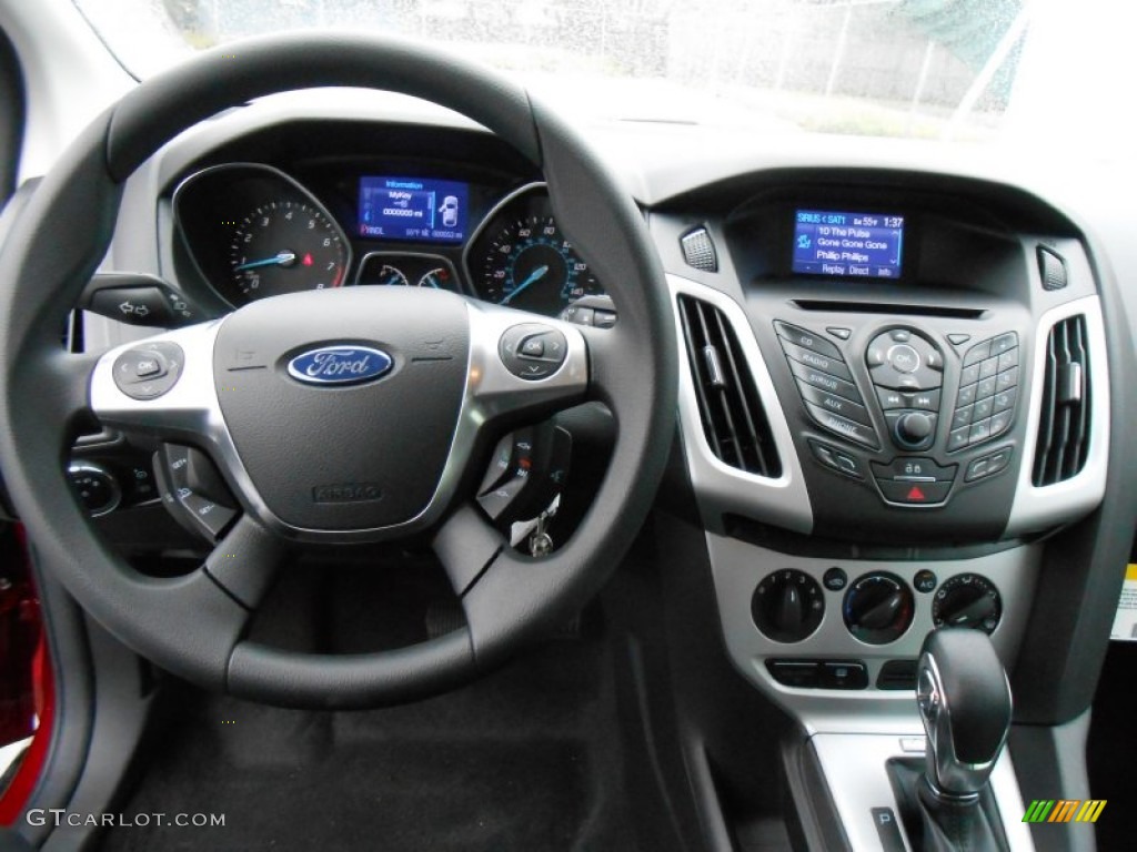 2013 Ford Focus SE Hatchback Charcoal Black Dashboard Photo #77104480