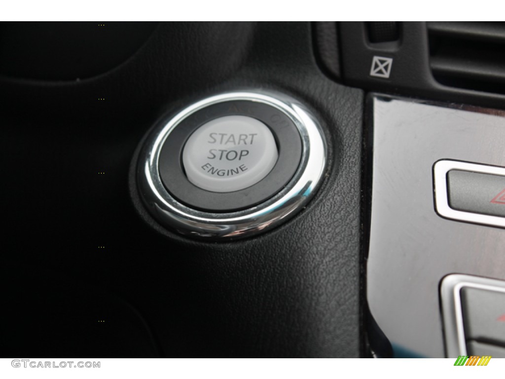 2011 Infiniti M 56x AWD Sedan Controls Photo #77106589