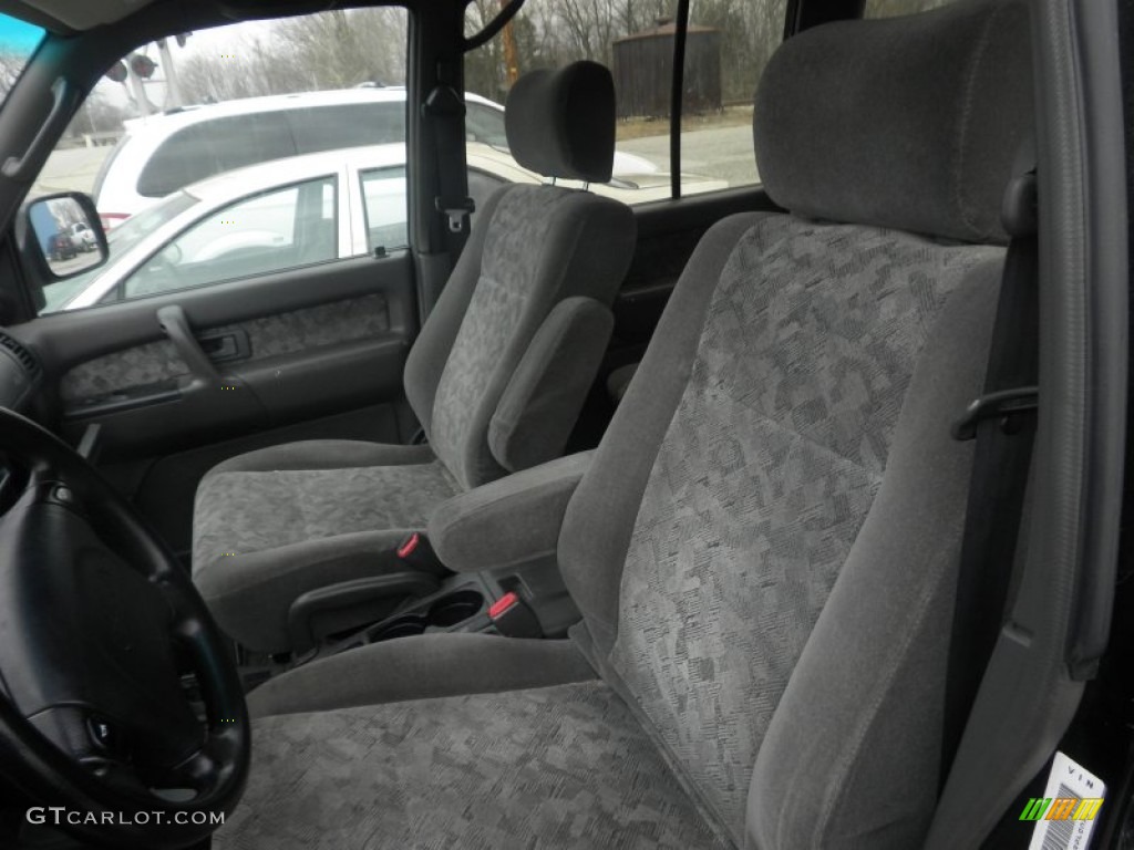 Gray Interior 2002 Isuzu Trooper S 4x4 Photo #77111820