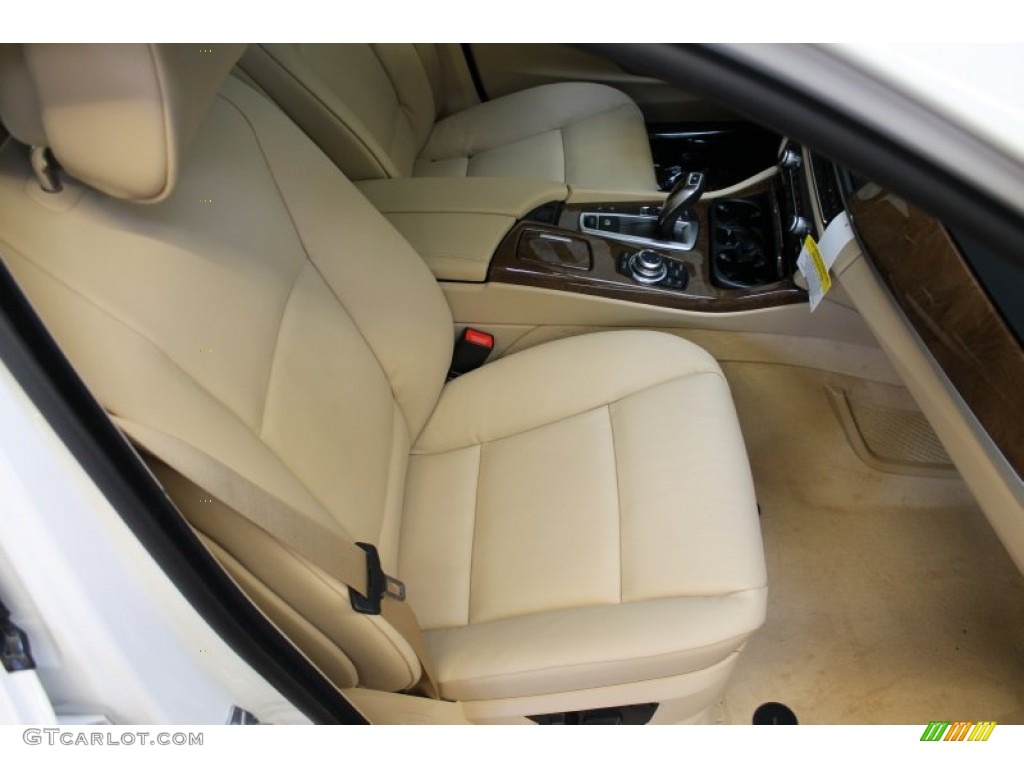 2013 5 Series 528i xDrive Sedan - Alpine White / Venetian Beige photo #10