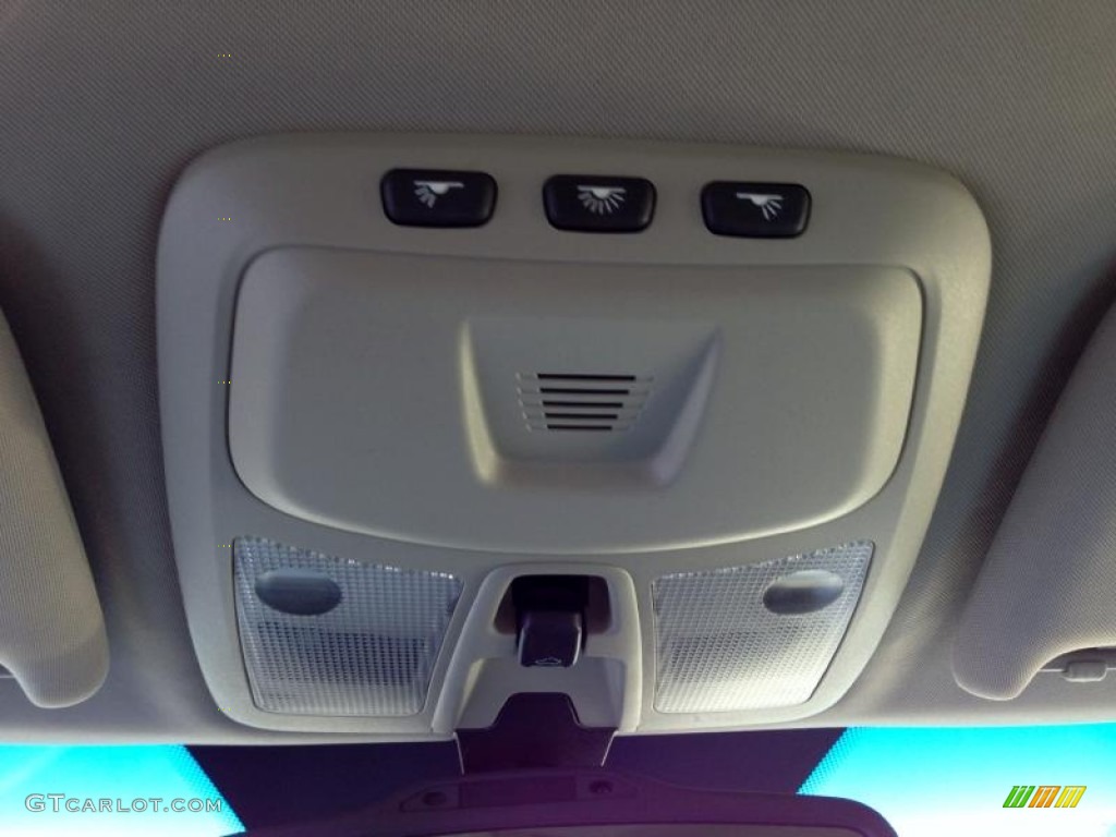 2006 Volvo XC90 2.5T AWD Controls Photos