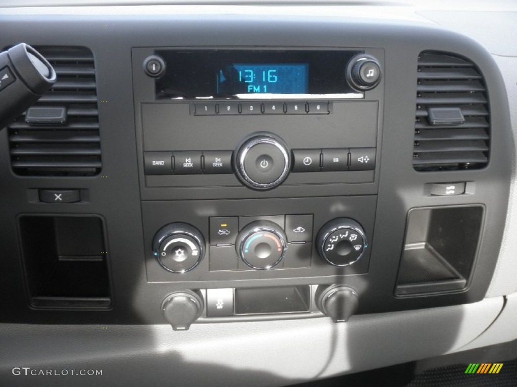 2013 GMC Sierra 2500HD Regular Cab 4x4 Chassis Controls Photos