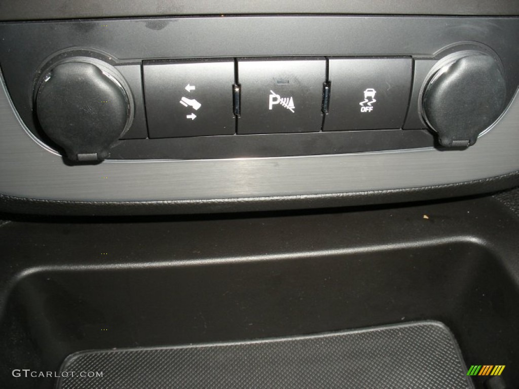 2013 GMC Yukon XL SLT 4x4 Controls Photo #77115542