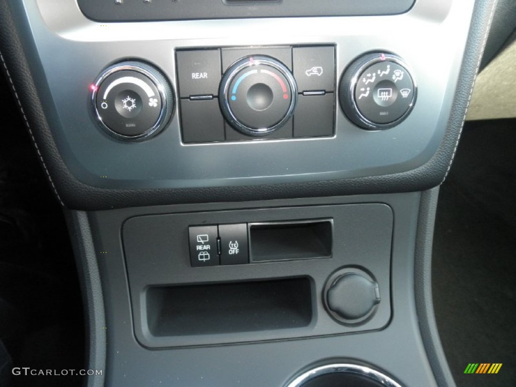 2013 GMC Acadia SLE Controls Photo #77119550