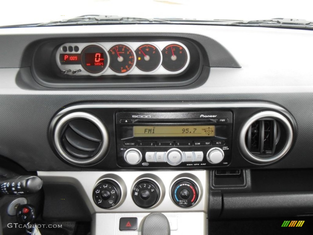 2009 Scion xB Standard xB Model Controls Photo #77120636