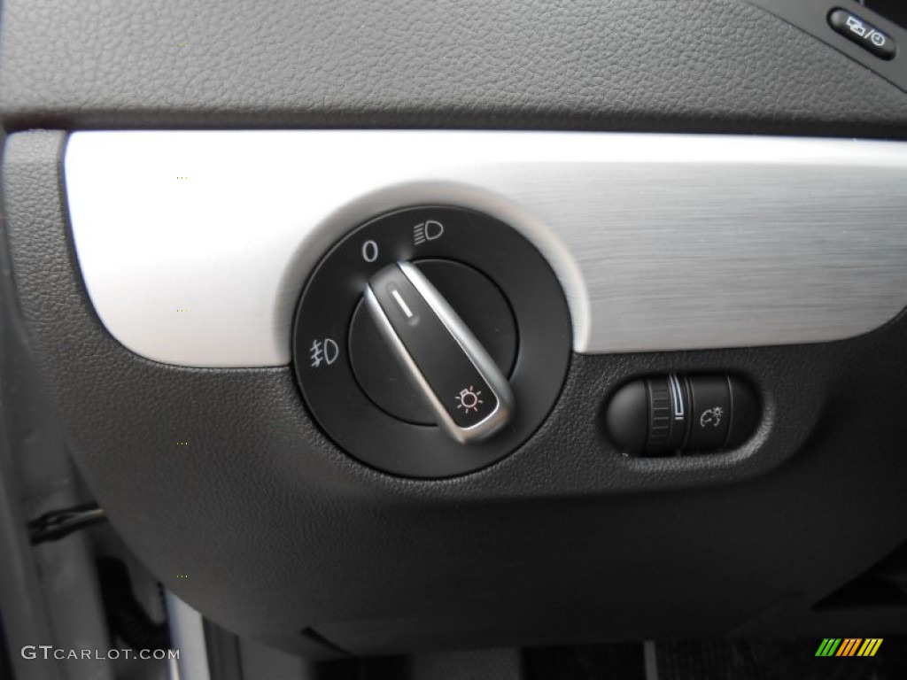 2013 Volkswagen Jetta Hybrid SEL Premium Controls Photos