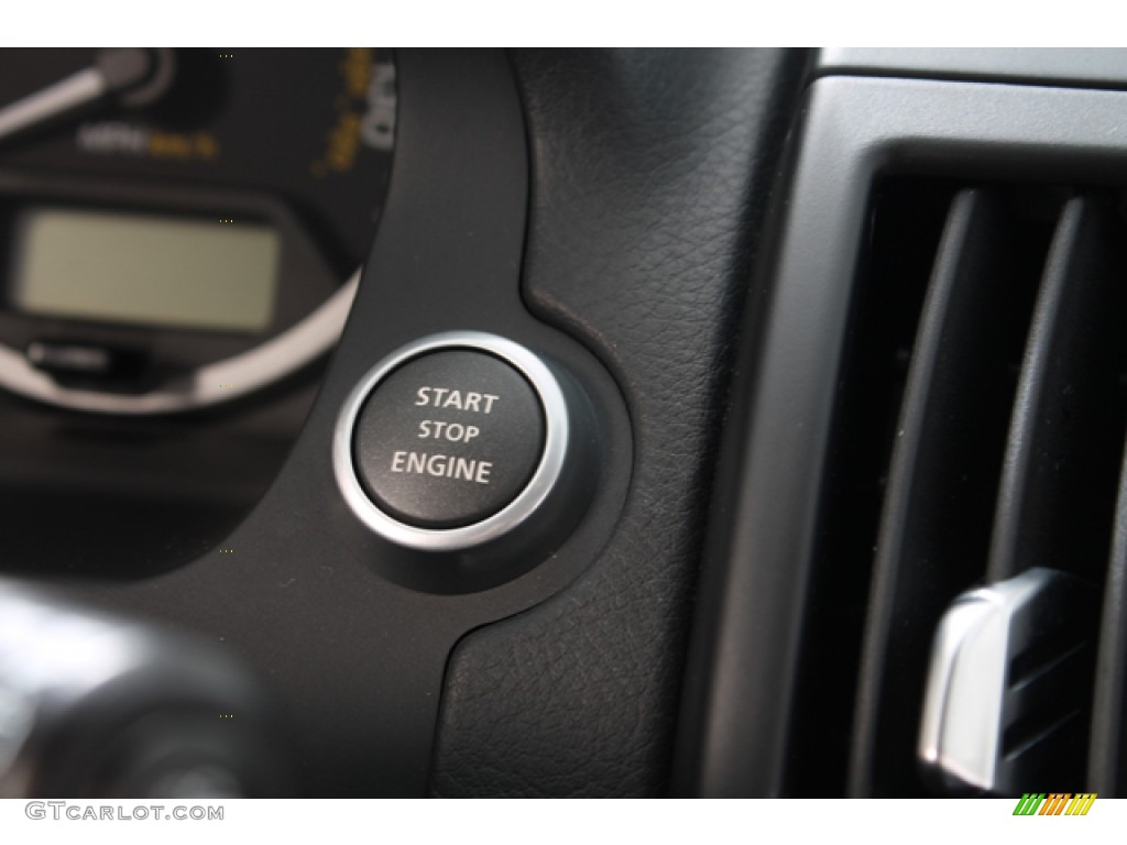 2012 Land Rover LR2 3.2 Controls Photo #77121905