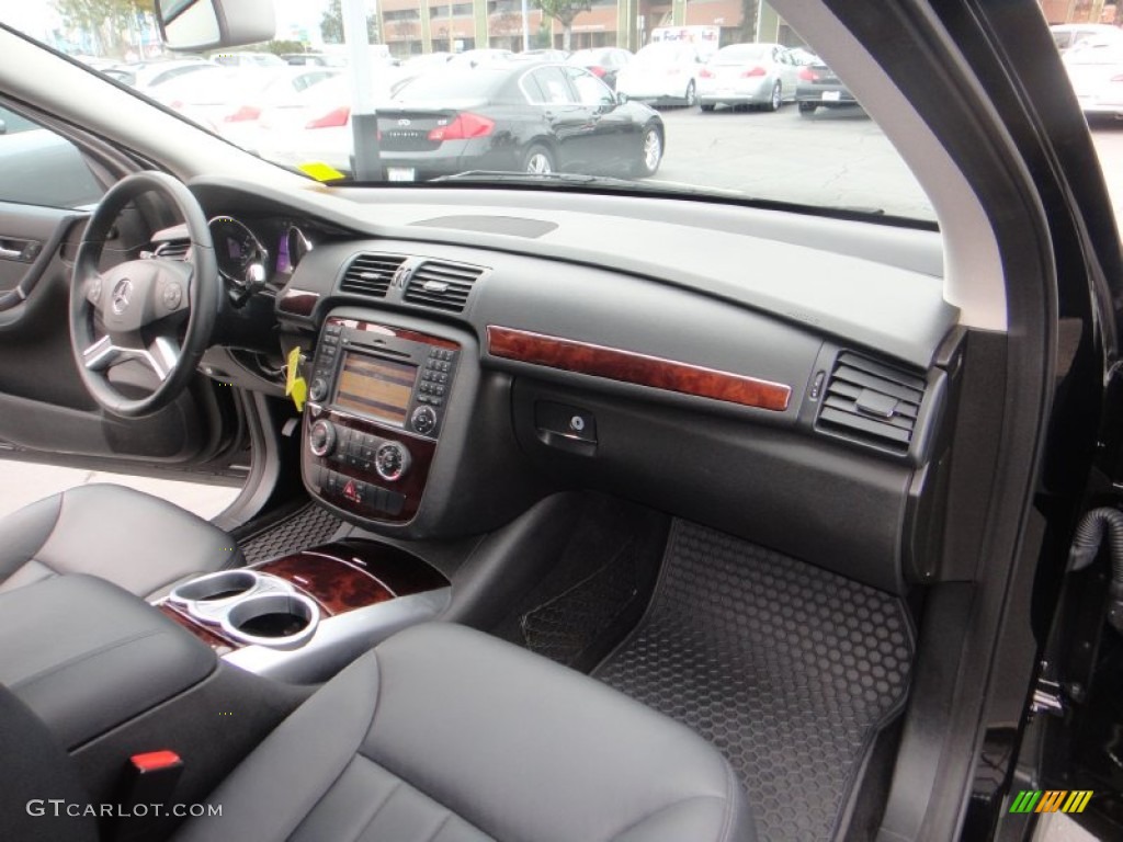 2010 Mercedes-Benz R 350 BlueTEC 4Matic Black Dashboard Photo #77122473