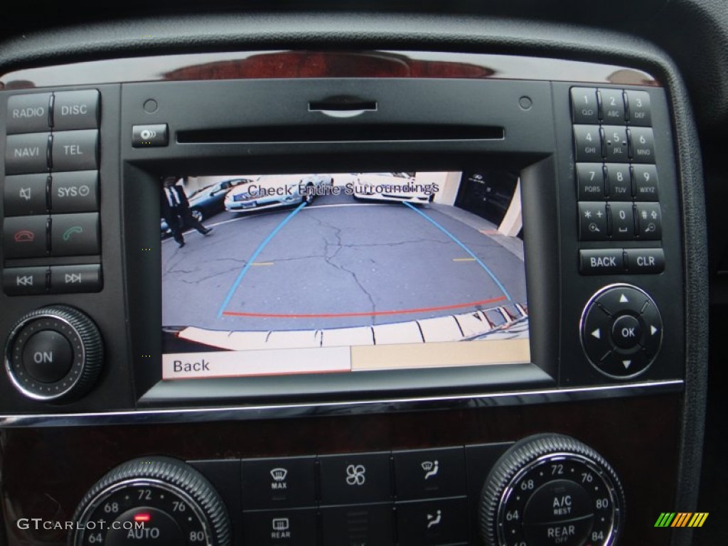 2010 Mercedes-Benz R 350 BlueTEC 4Matic Controls Photos