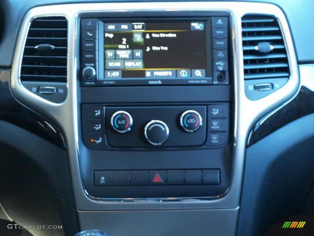 2013 Grand Cherokee Laredo 4x4 - Brilliant Black Crystal Pearl / Black photo #6