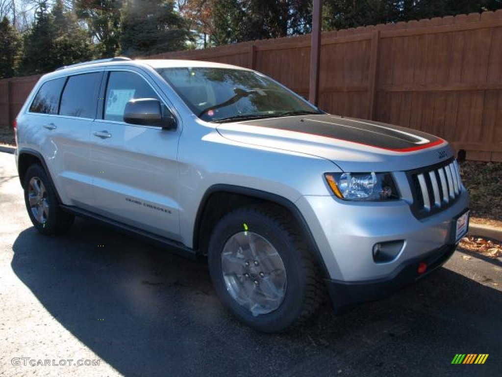 2013 Grand Cherokee Trailhawk 4x4 - Bright Silver Metallic / Trailhawk Black/Red Stitching photo #2