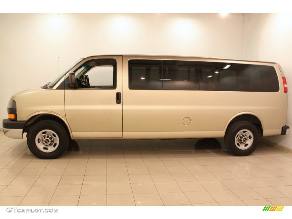 Sand Beige Metallic 2007 GMC Savana Van LS 3500 Passenger Exterior Photo #77124584