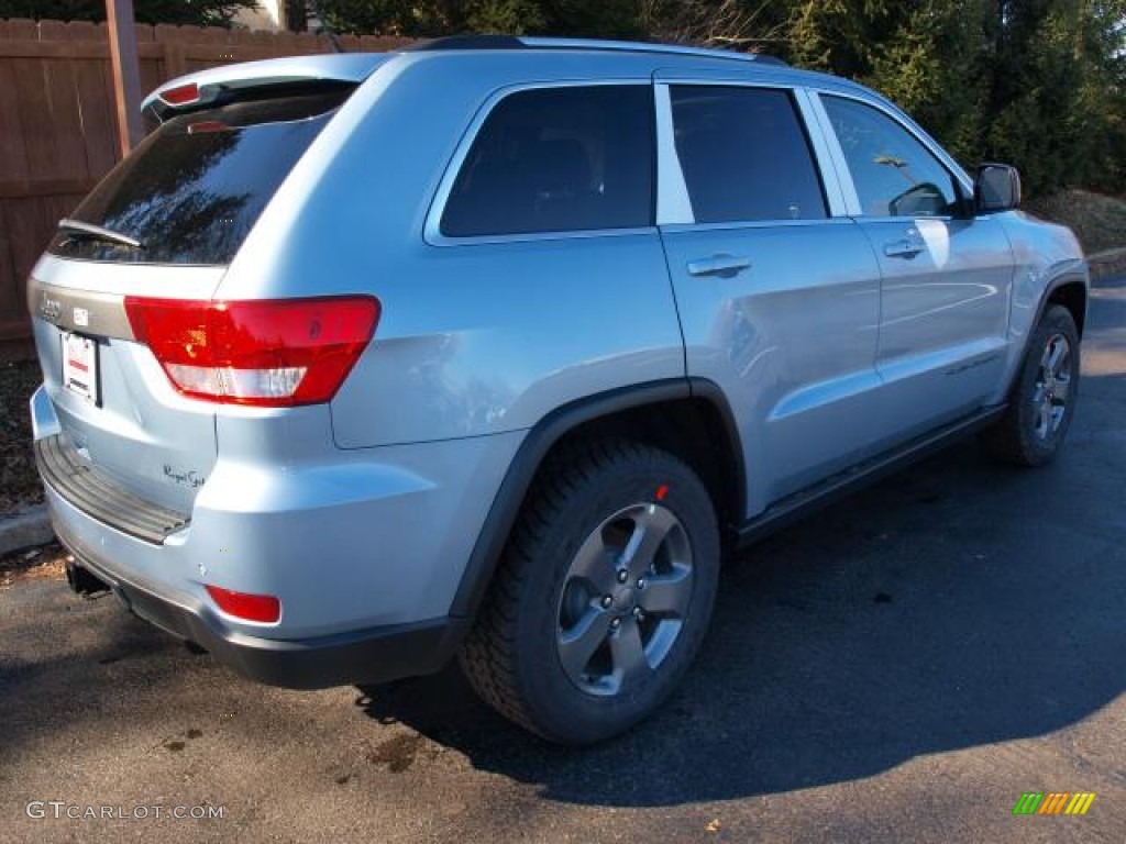 2013 Grand Cherokee Trailhawk 4x4 - Winter Chill Pearl / Trailhawk Black/Red Stitching photo #3