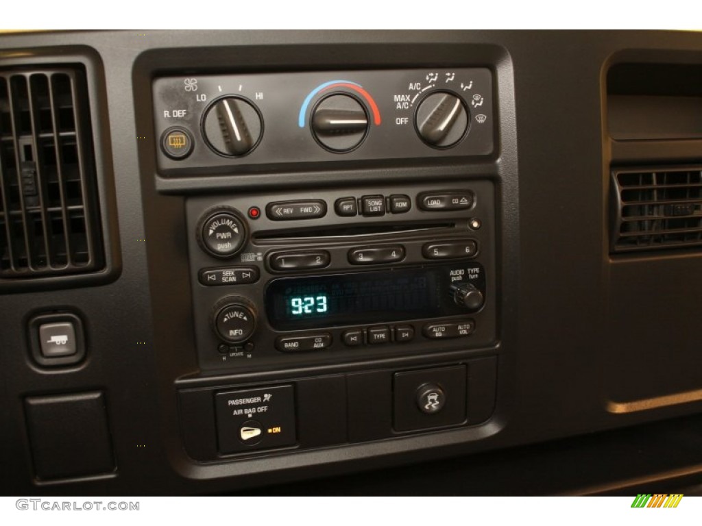 2007 GMC Savana Van LS 3500 Passenger Controls Photos