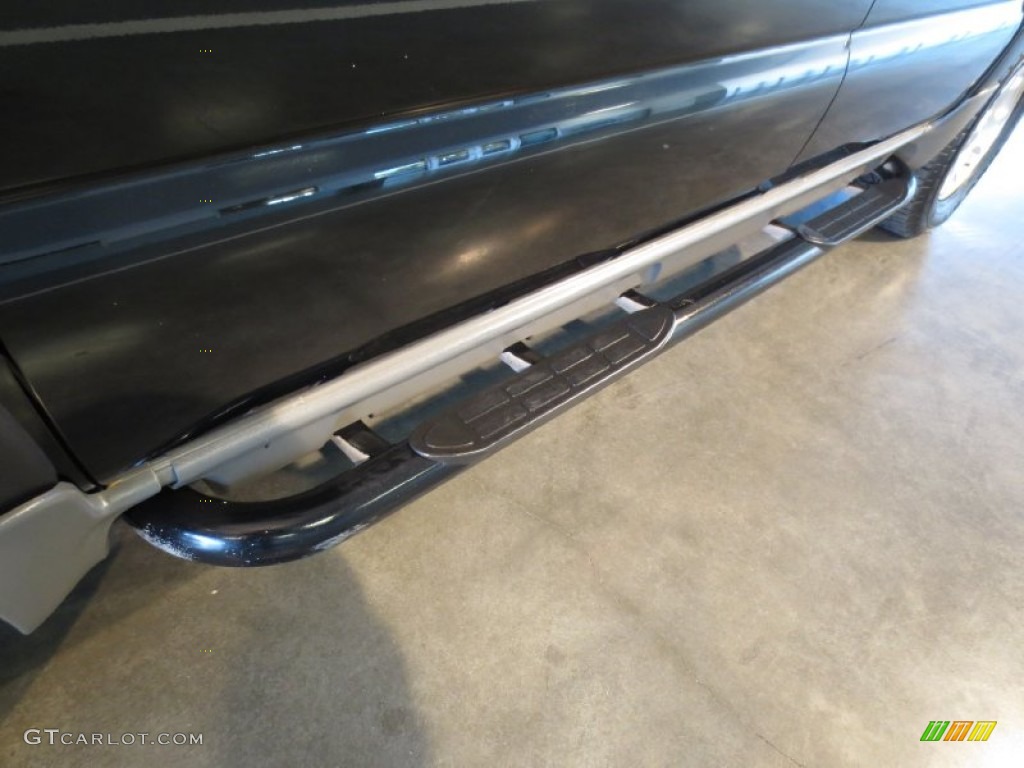 2003 Suburban 1500 Z71 4x4 - Black / Gray/Dark Charcoal photo #12