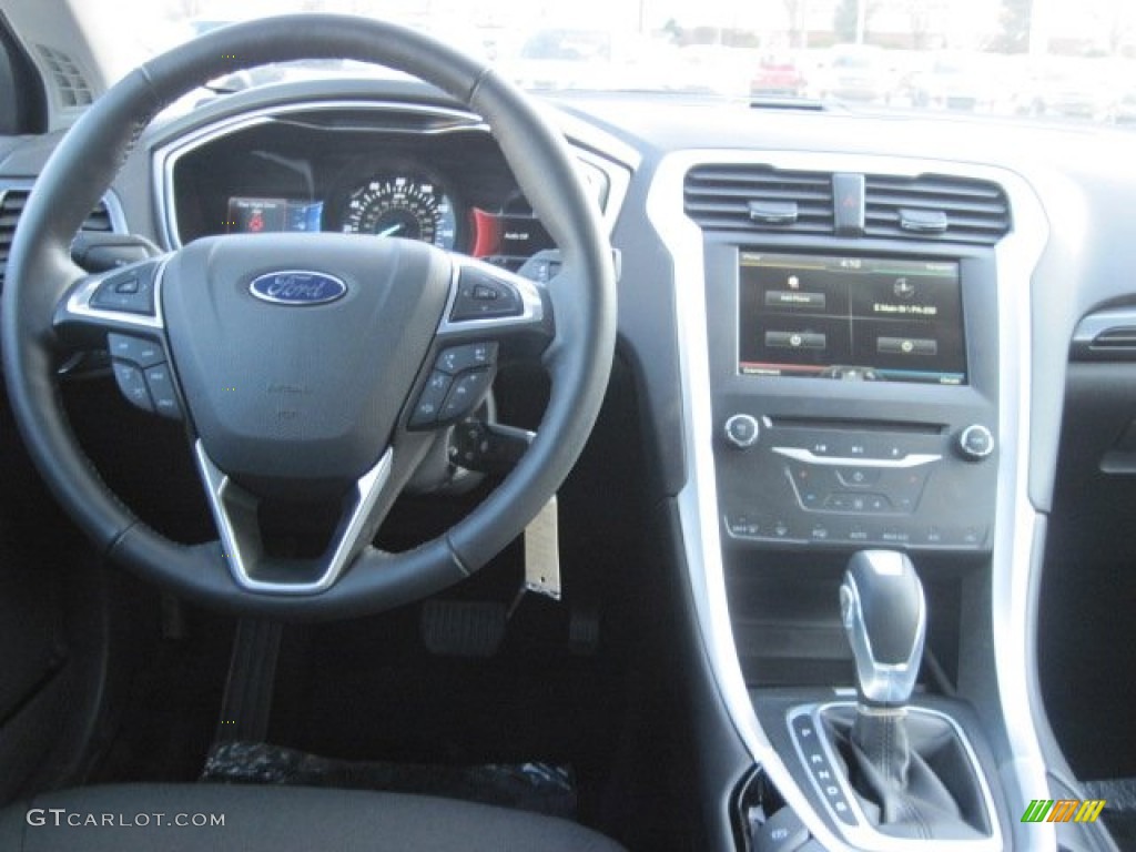 2013 Fusion SE 1.6 EcoBoost - Tuxedo Black Metallic / SE Appearance Package Charcoal Black/Red Stitching photo #6