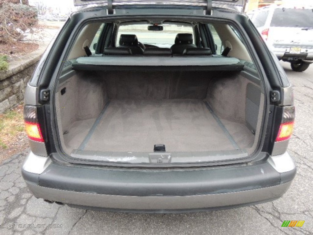 2001 Saab 9-5 SE Wagon Trunk Photos