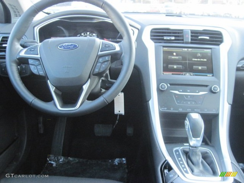 2013 Fusion SE 1.6 EcoBoost - Bordeaux Reserve Red Metallic / SE Appearance Package Charcoal Black/Red Stitching photo #6