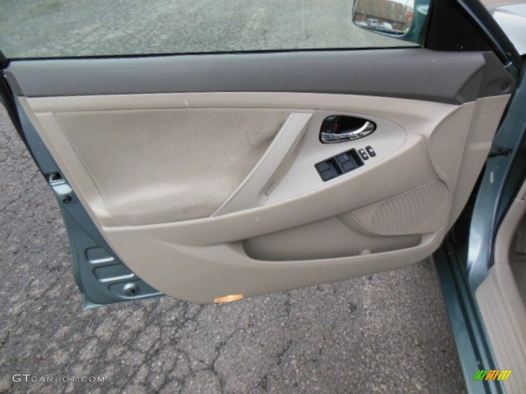 2007 Toyota Camry LE Bisque Door Panel Photo #77128337