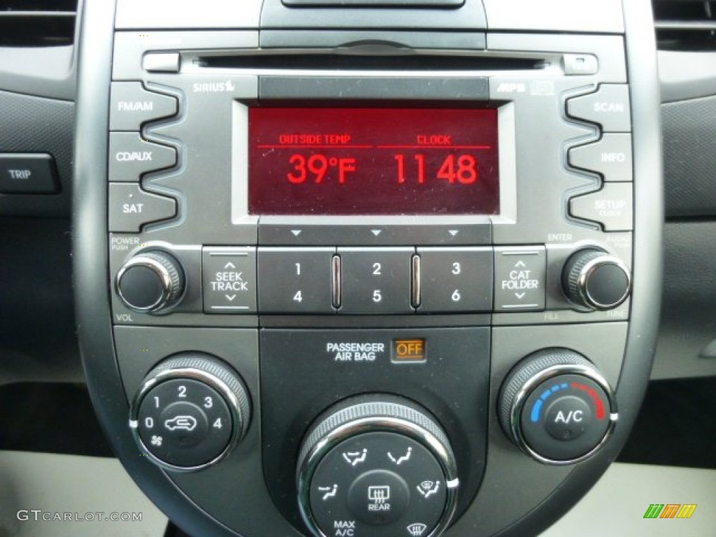 2011 Kia Soul + Controls Photo #77130013