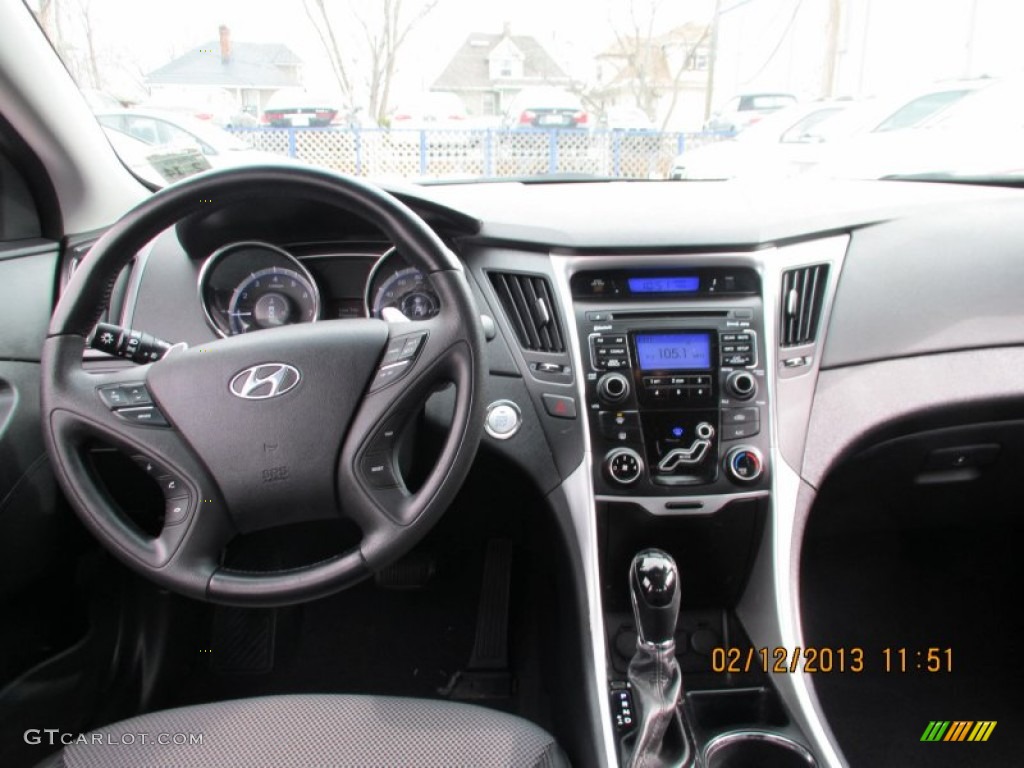 2011 Sonata SE - Venetian Red / Black photo #7