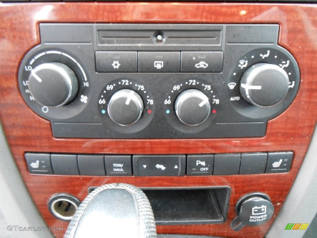 2005 Jeep Grand Cherokee Limited Controls Photo #77132802