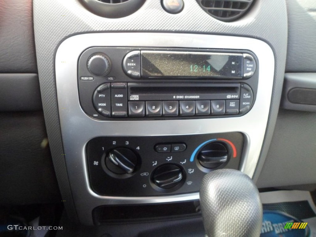 2006 Jeep Liberty Limited 4x4 Controls Photo #77133911