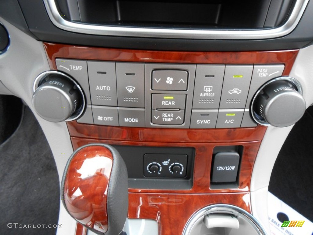 2013 Toyota Highlander Limited Controls Photo #77136545