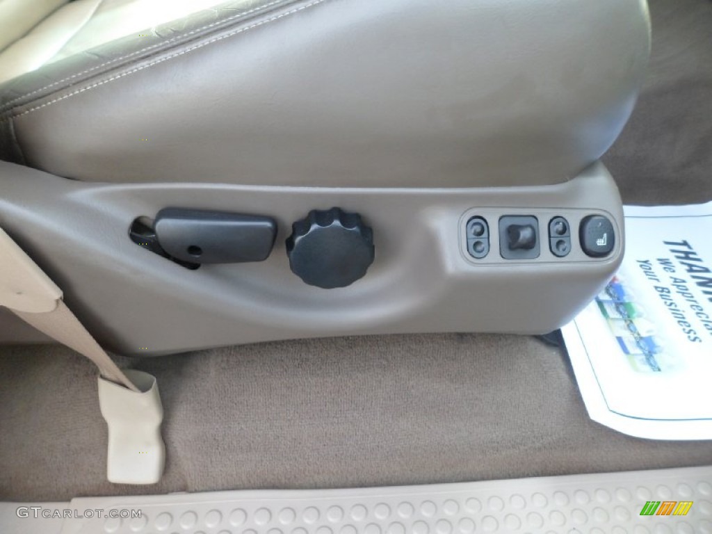 2002 Ford Excursion Limited 4x4 Controls Photo #77136896
