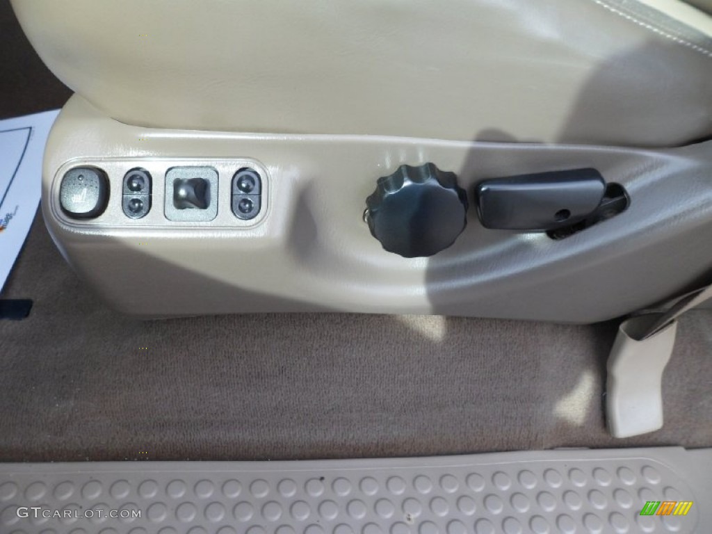 2002 Ford Excursion Limited 4x4 Controls Photo #77137117