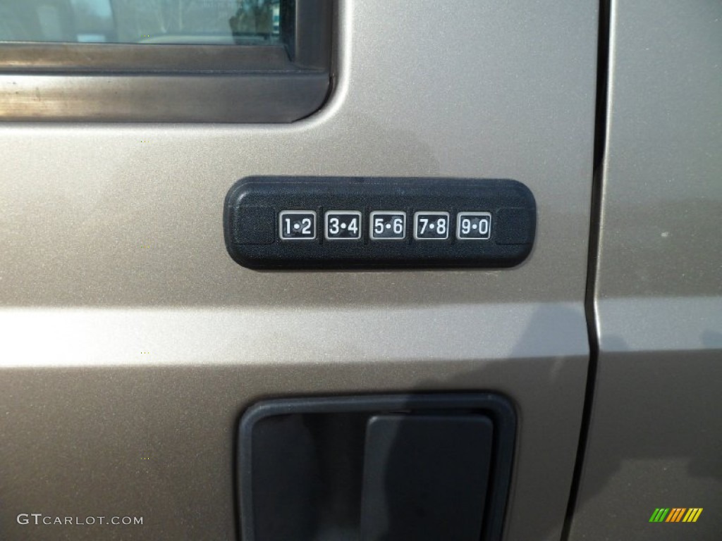 2004 F250 Super Duty Lariat Crew Cab 4x4 - Arizona Beige Metallic / Medium Parchment photo #14