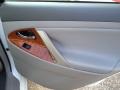 Super White - Camry XLE Photo No. 25