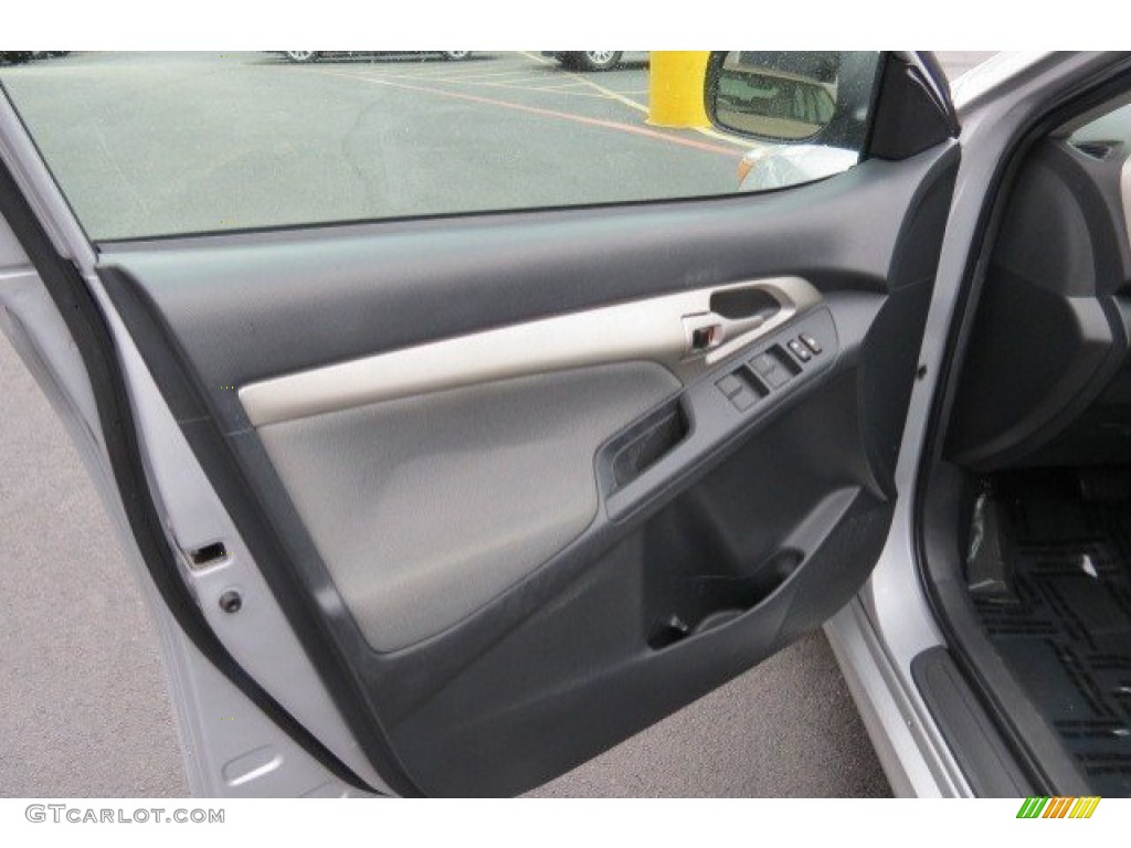 2009 Toyota Matrix 1.8 Ash Gray Door Panel Photo #77147957