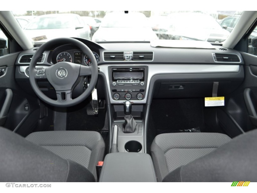 2013 Volkswagen Passat 2.5L S Titan Black Dashboard Photo #77155584