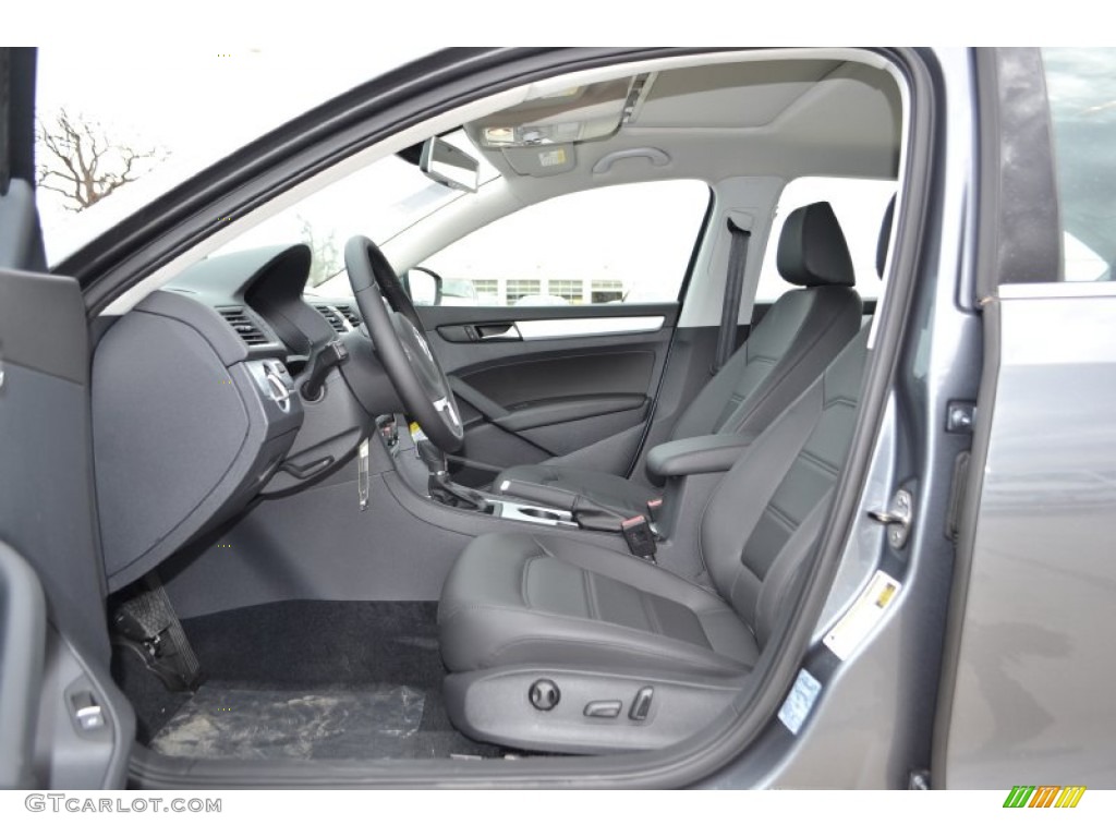 Titan Black Interior 2013 Volkswagen Passat 2.5L SE Photo #77155747