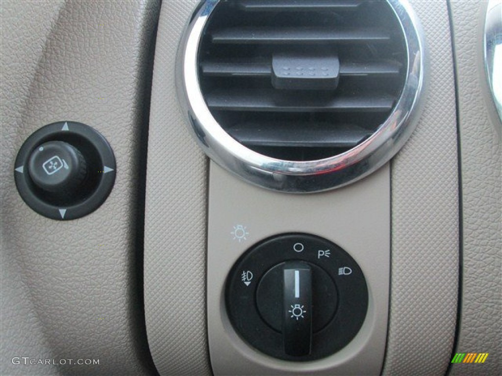 2007 Ford Explorer Sport Trac XLT Controls Photos