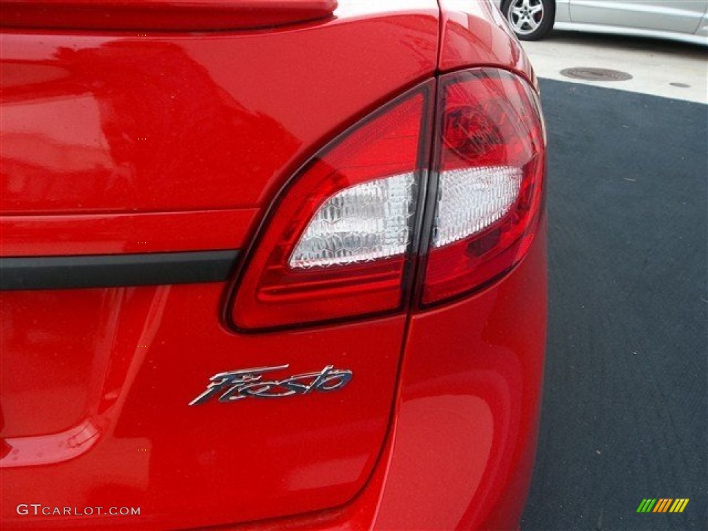 2013 Fiesta SE Sedan - Race Red / Charcoal Black photo #7