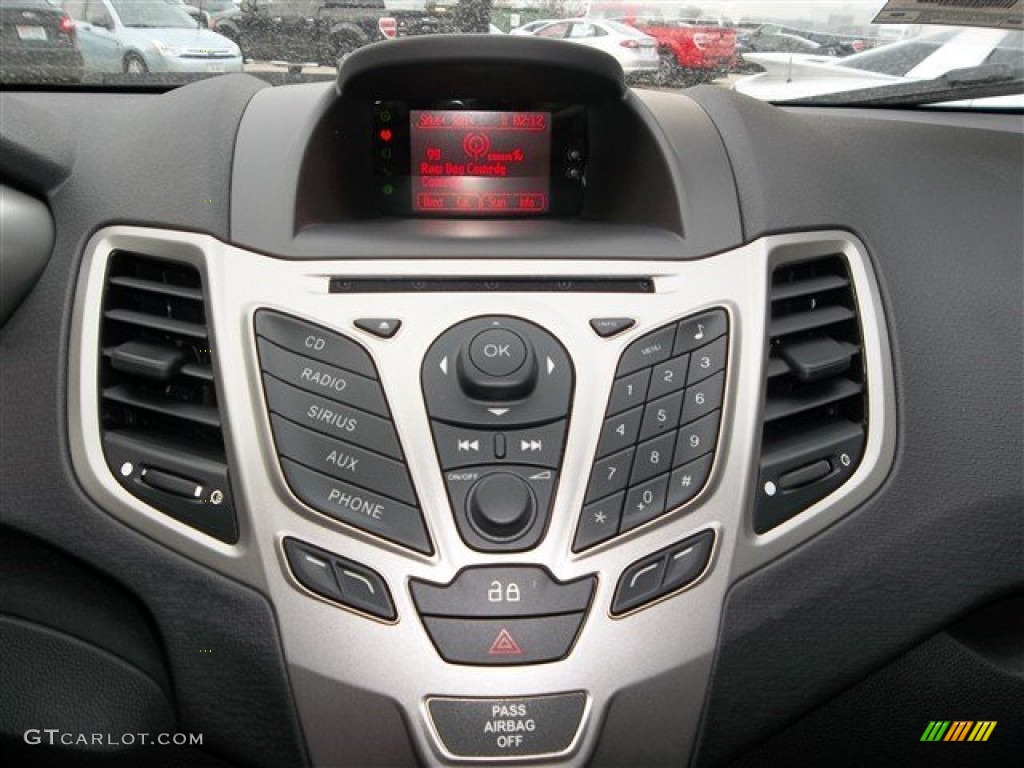 2013 Fiesta SE Sedan - Race Red / Charcoal Black photo #21