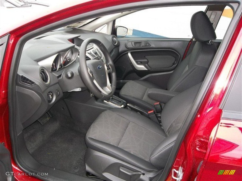 2013 Fiesta SE Sedan - Ruby Red / Charcoal Black photo #17