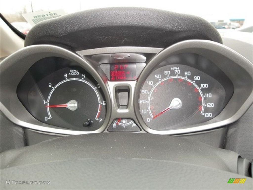 2013 Fiesta SE Sedan - Ruby Red / Charcoal Black photo #19